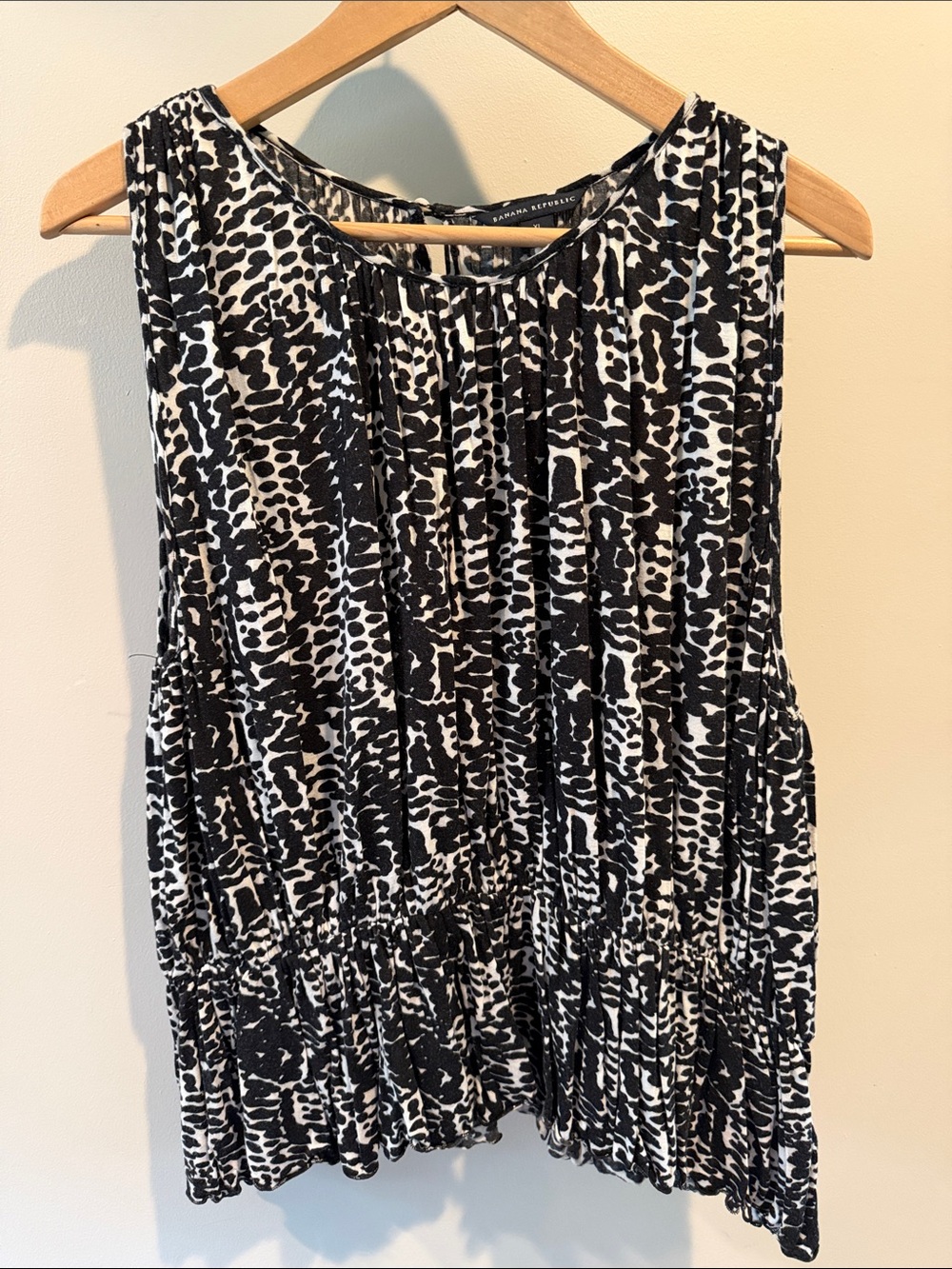 Banana Republic XL Black/White Abstract Contemporary Sleeveless Blouse Top